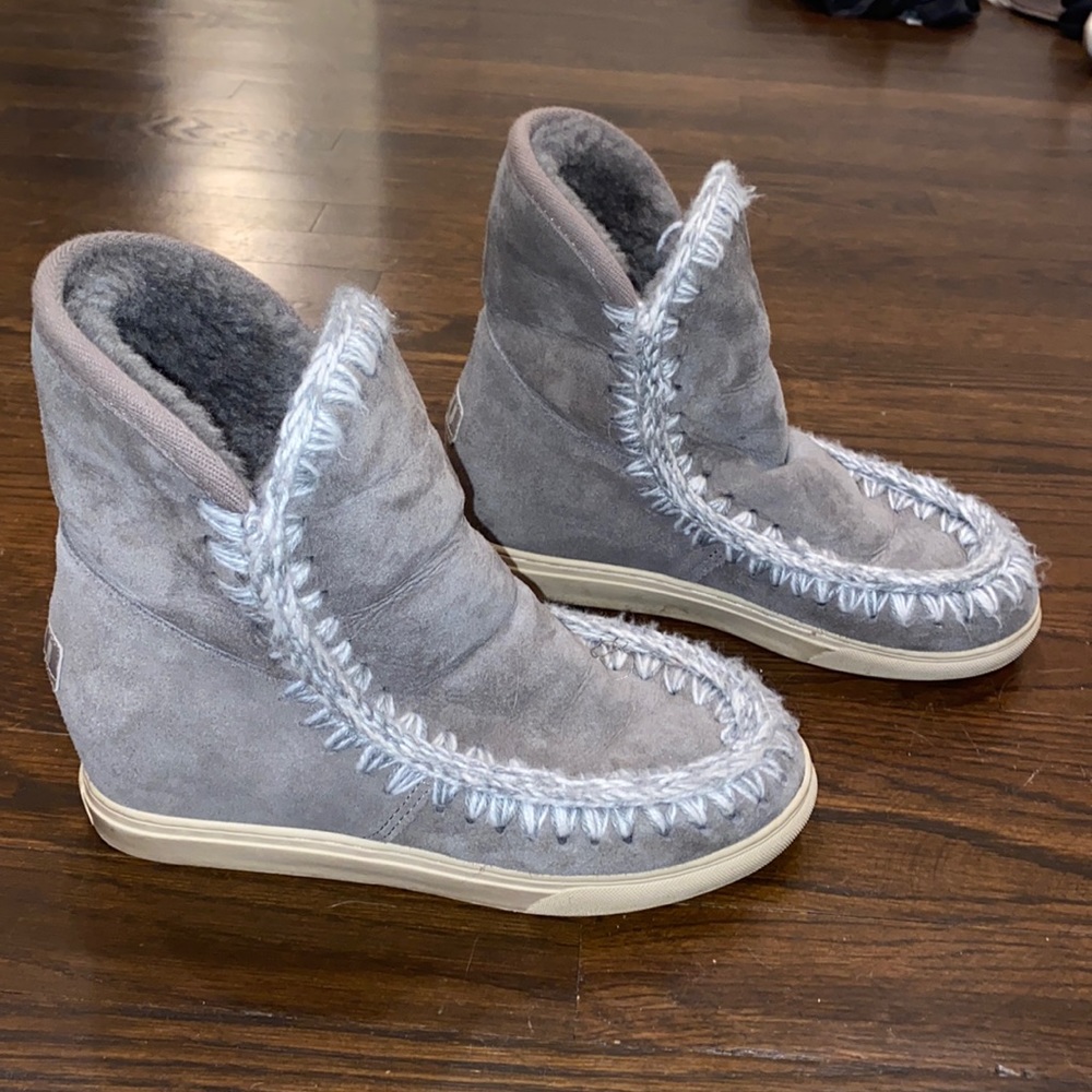MOU ESKIMO BOOTS. Gray Wedge. Super Cute. GUC